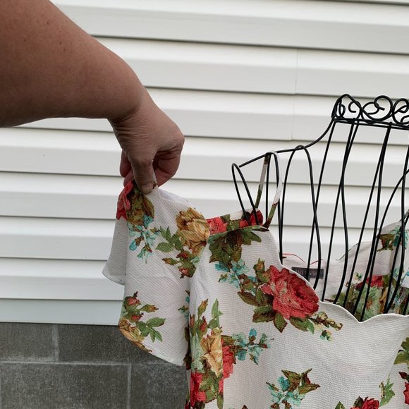 Rags to Wishes Ladies 1X White with Floral Cold Shoulder Blouse - Picture 2 of 9